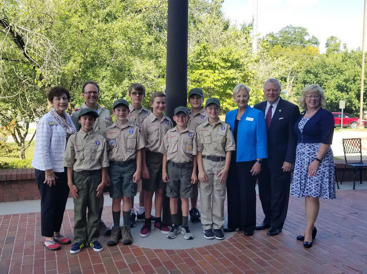 Deals visit for flag dedication